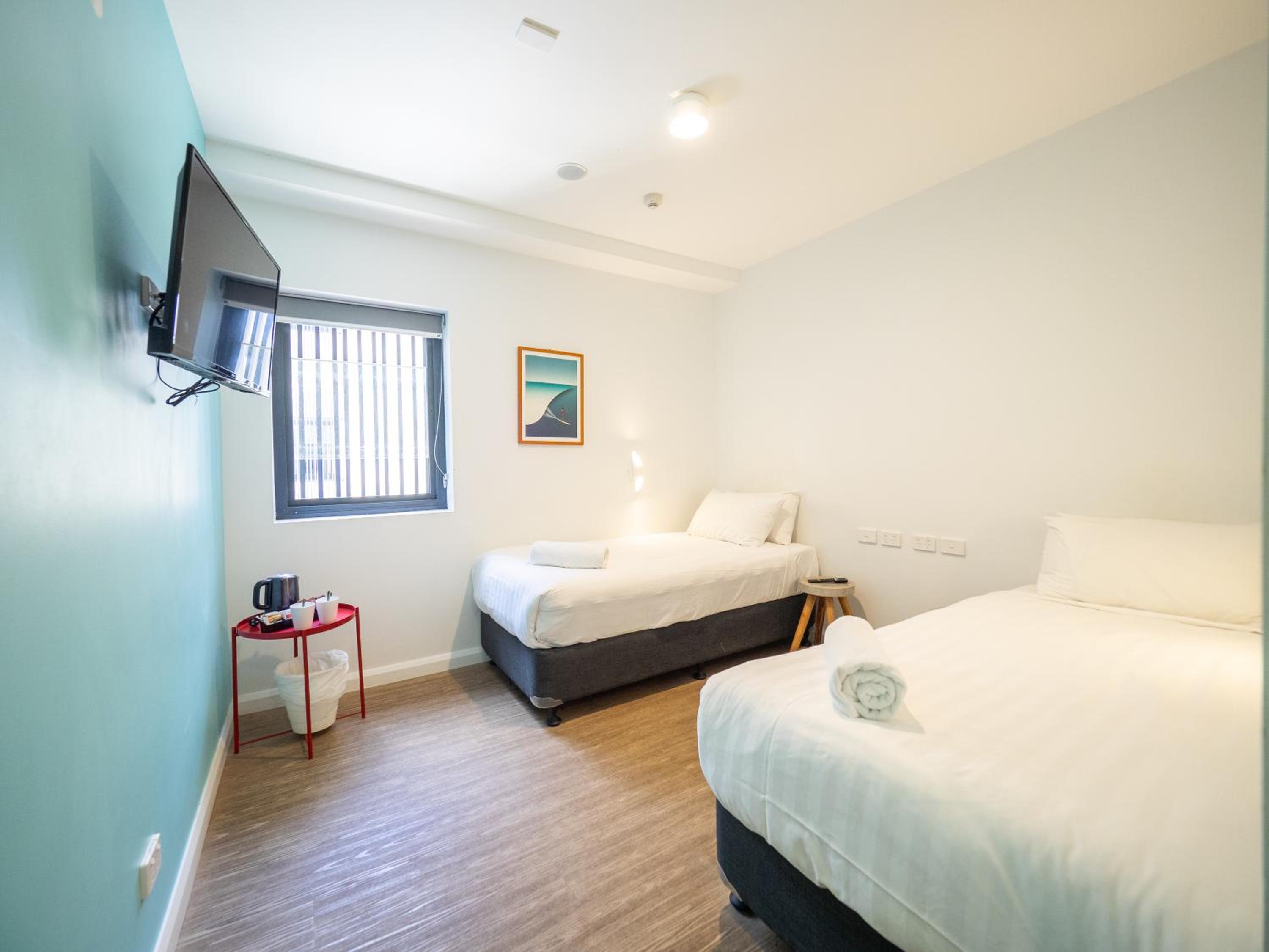 ROOM, TWIN BEDS