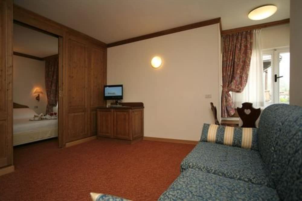 Hotel Alaska Cortina 12/60
