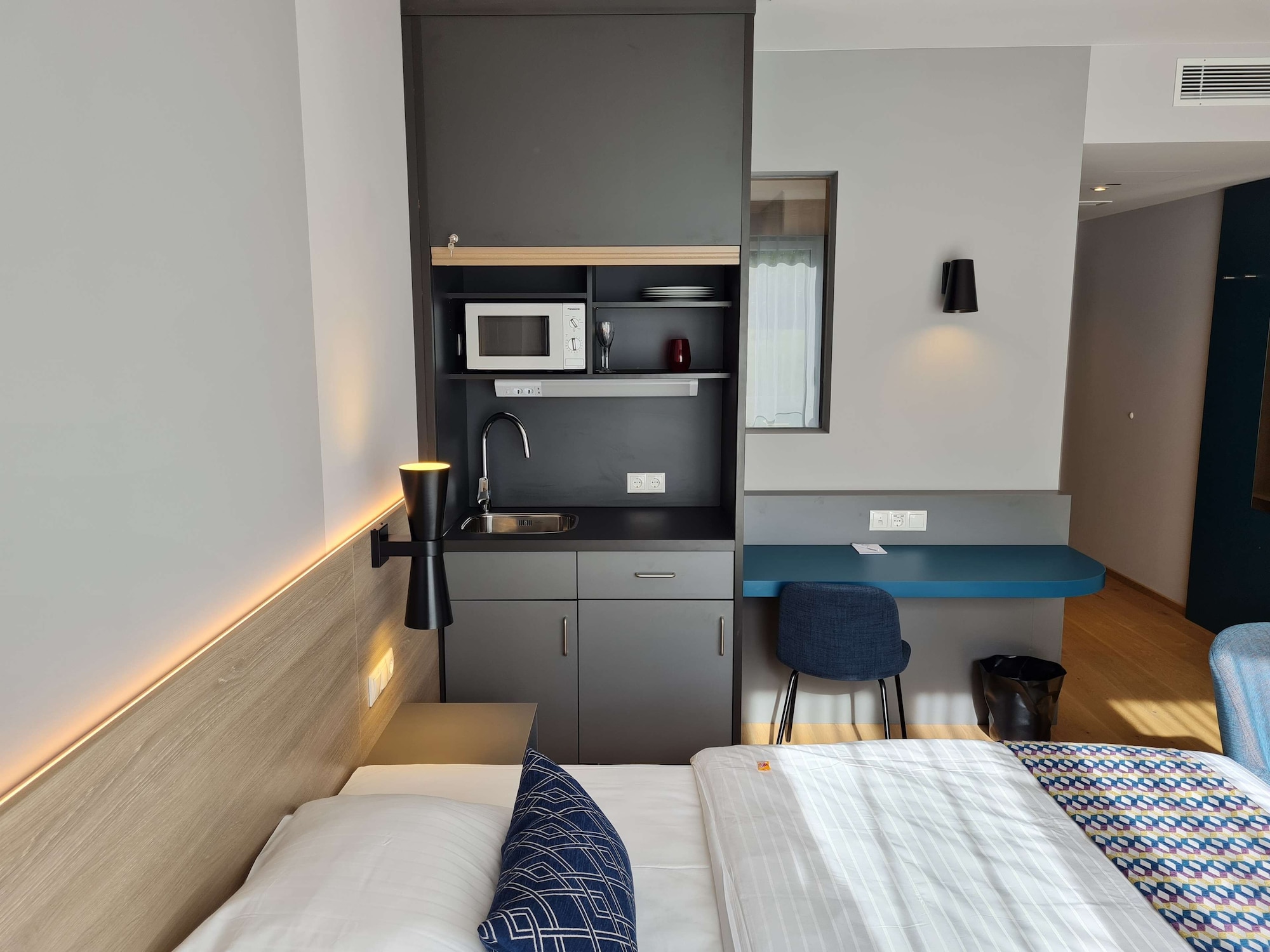Comfort, Queen Bed, Kitchenette, Annex