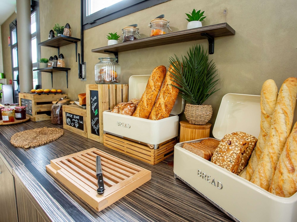 Ibis Styles Bourges 7/48