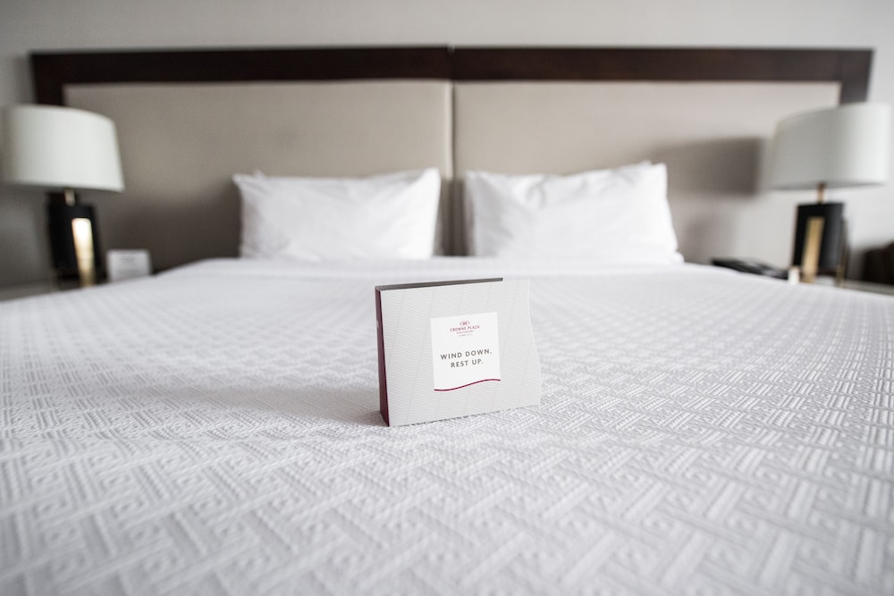 Crowne Plaza Edison 12/51