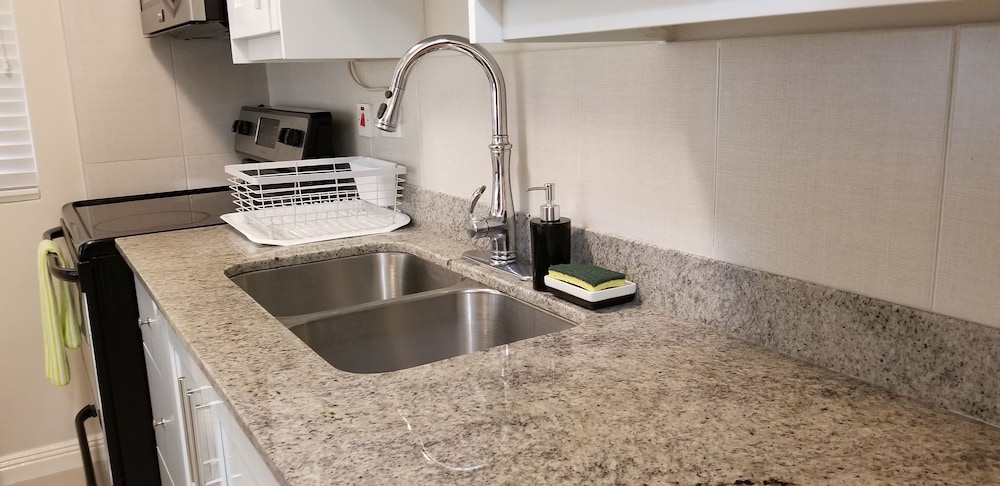 New Kingston Guest Apartment At Eight 24/26