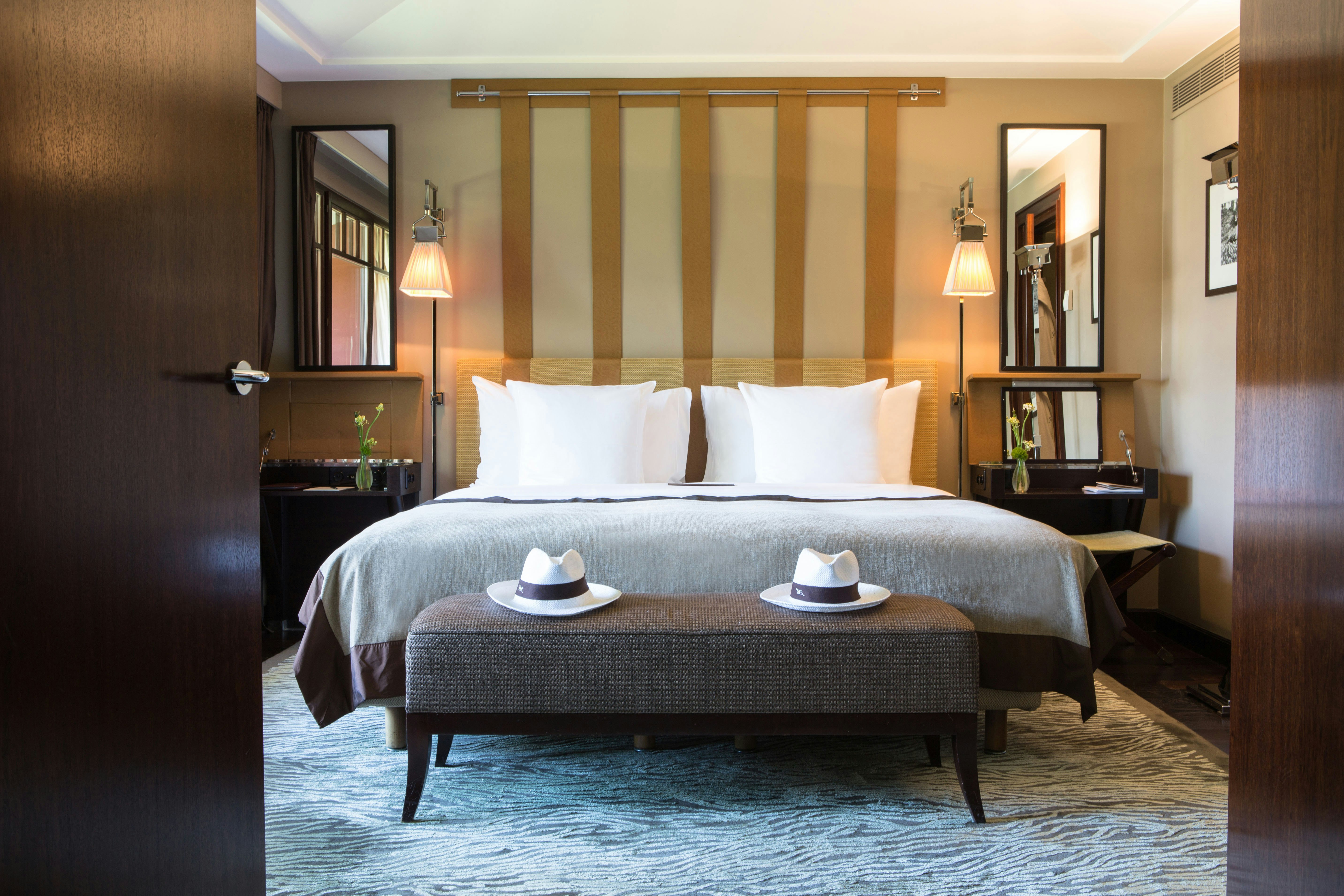 Lake, Suite, King Bed