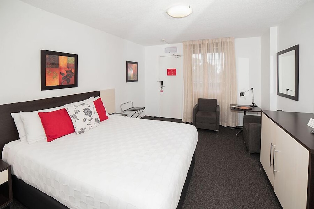Townhouse Hotel 10/38