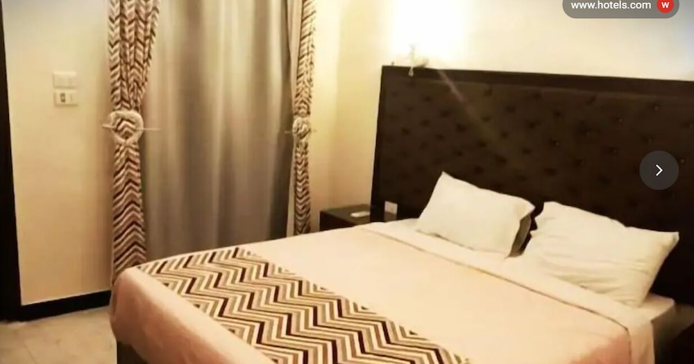 Dolphin Continental Hotel 16/59