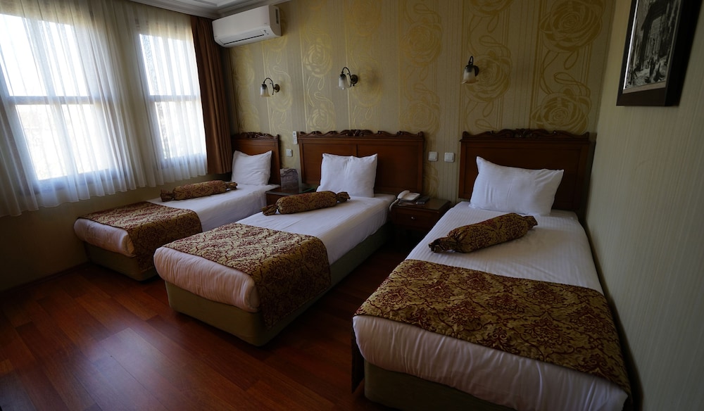 ROOM, TRIPLE