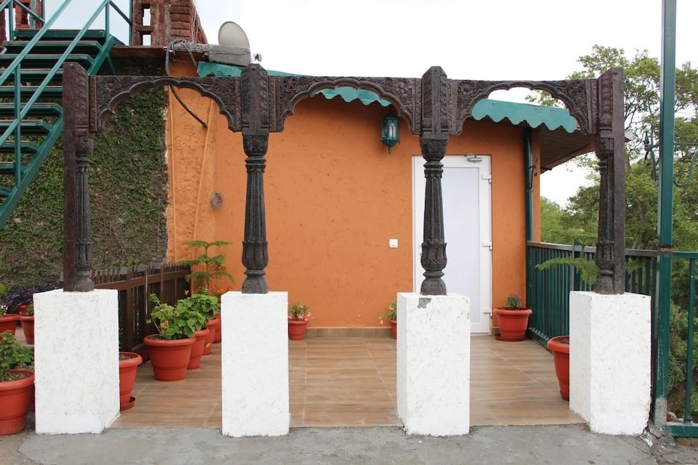 JHARIPANI CASTLE RESORT 30/31