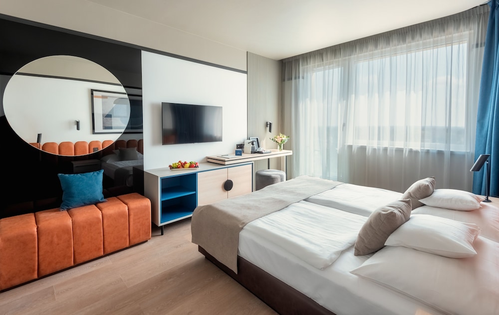 Connecting, Premium, Twin Beds, East Wing