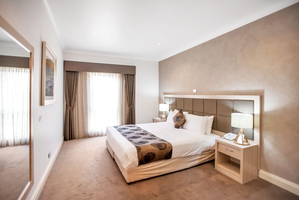 Century Inn 25/57