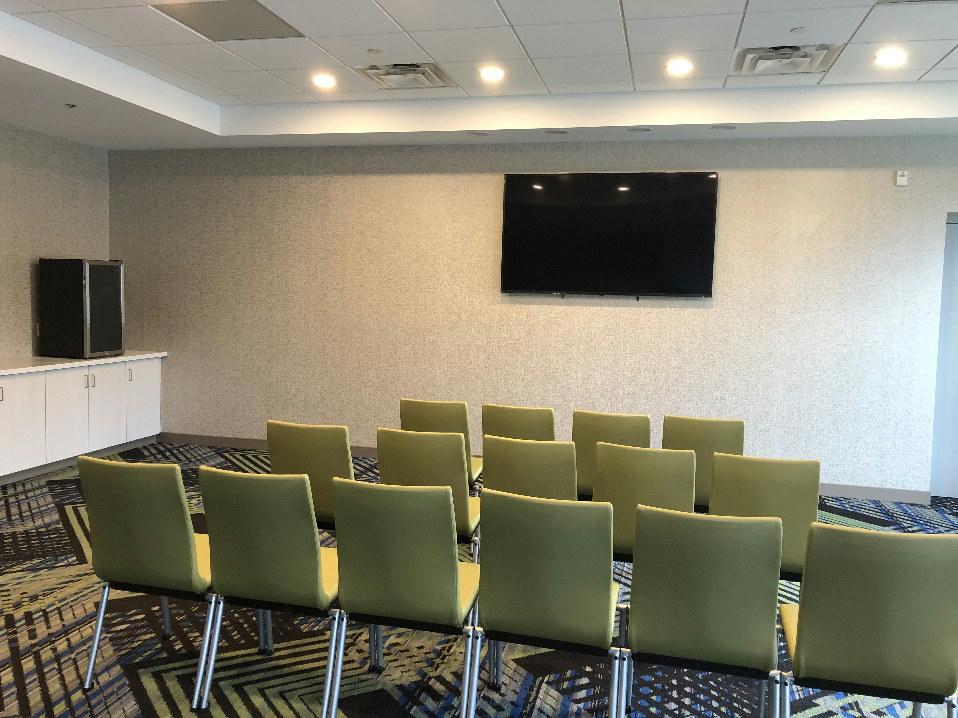 Holiday Inn Express Halifax Airport 57/65