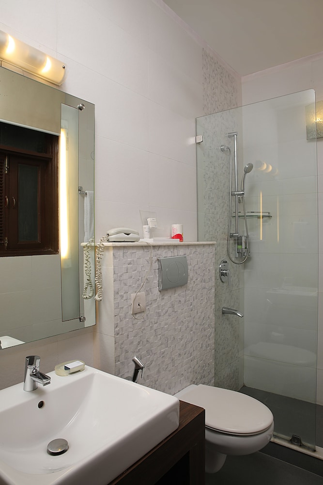 Ahuja Residency Gurgaon 28/70