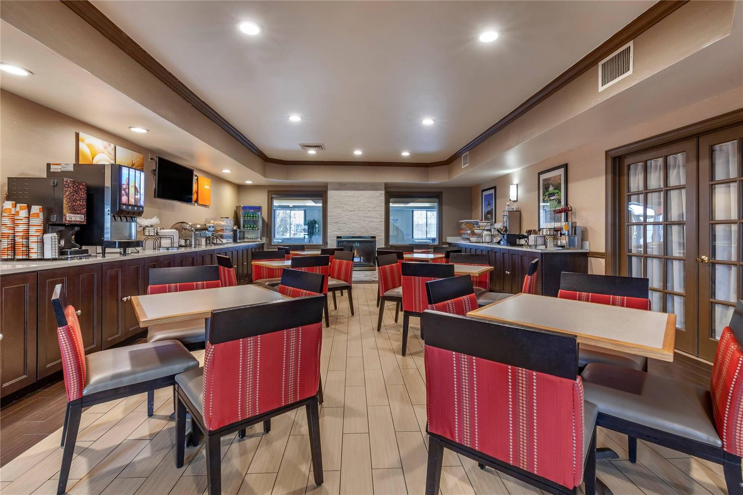 Comfort Inn & Suites Geneva - West Chicago 24/32