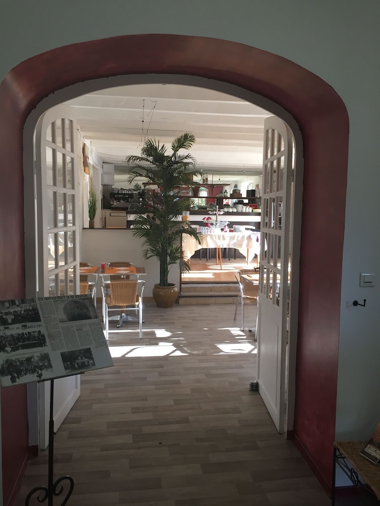 HOSTELLERIE DE LA SOURCE 39/49