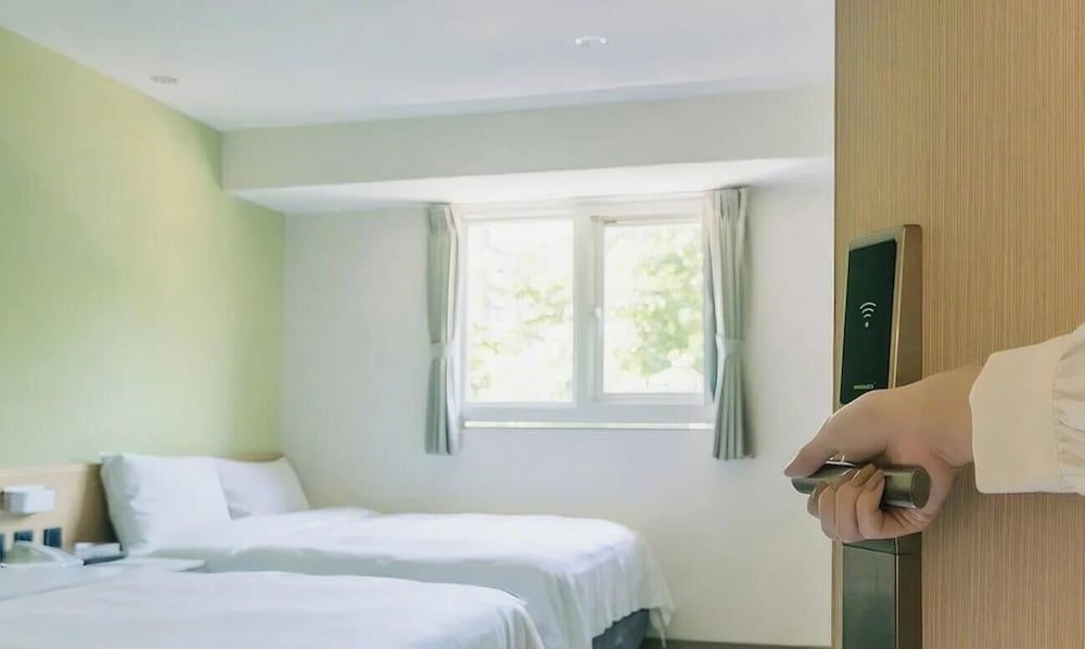 Green Hotel 29/63