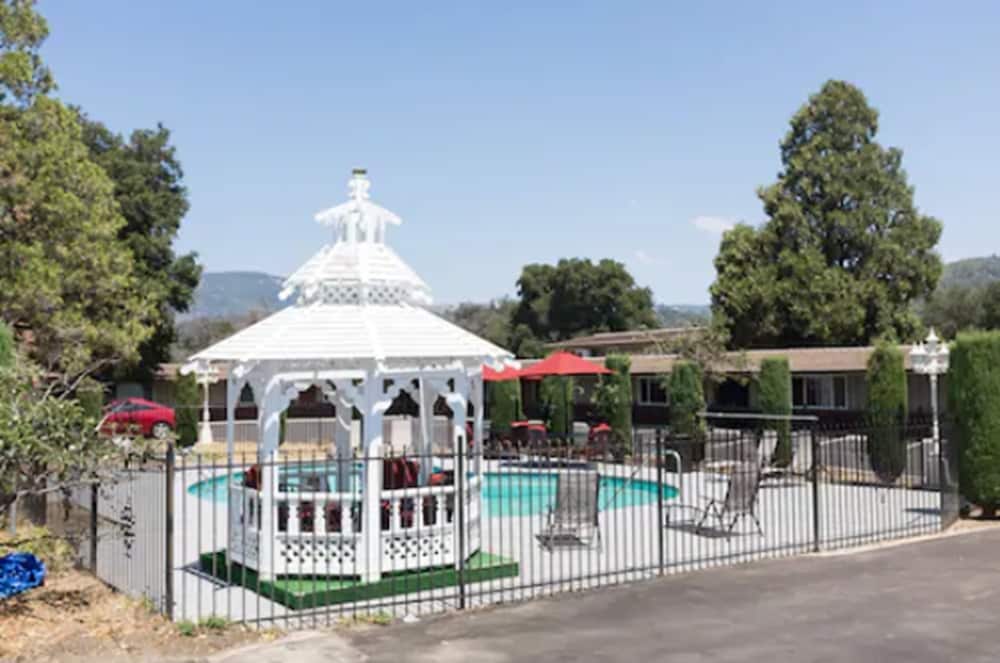 Apple Tree Inn 1/50