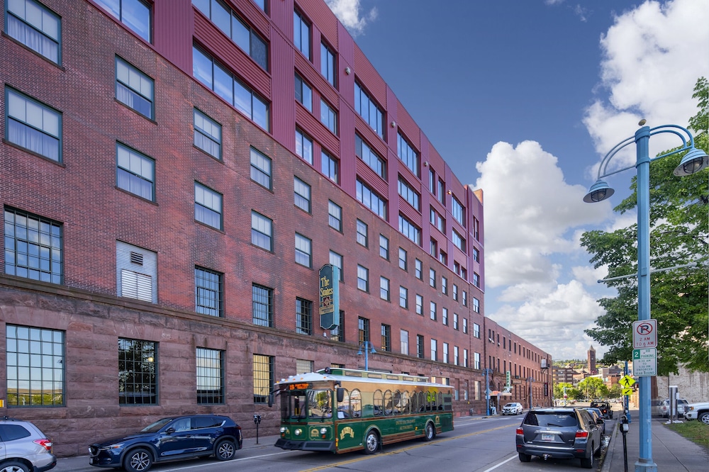 The Suites Hotel at Waterfront Plaza 43/50