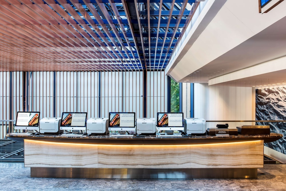 Hyatt Regency Chicago 36/66
