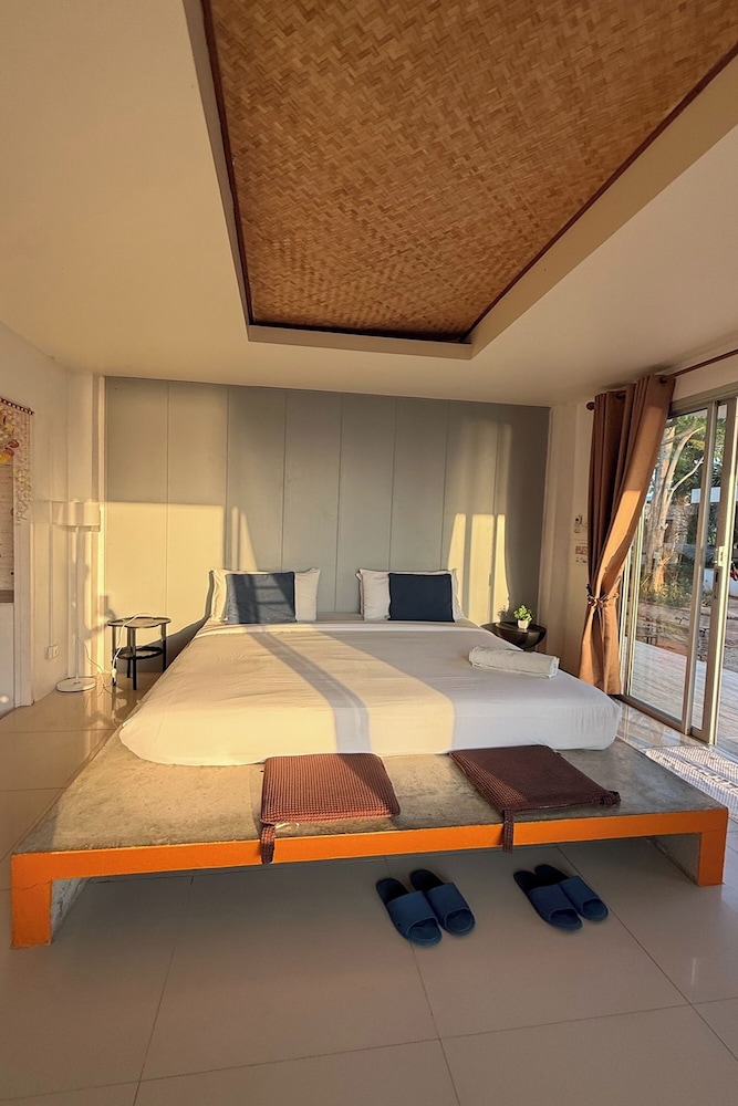 Standard, King Bed, Sea View, Private Garden