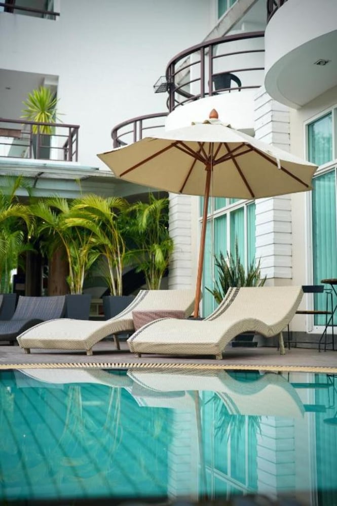A Te Chumphon Hotel 68/70