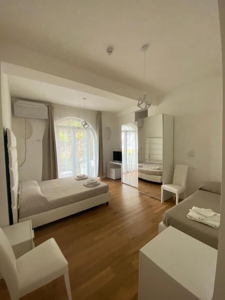 Hotel Artemide Mare 40/40