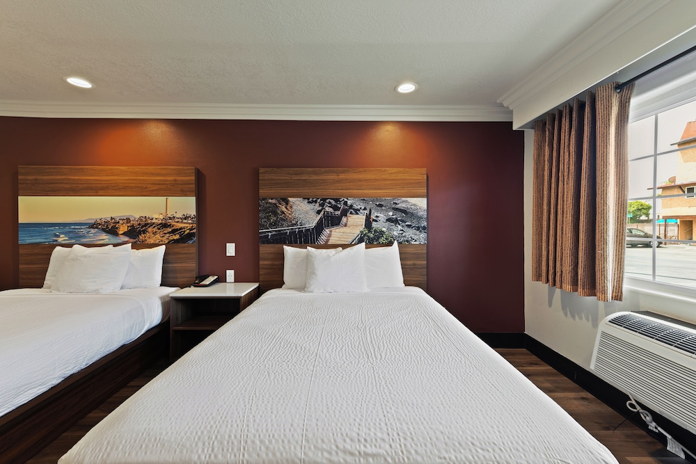 STANDARD, 2 QUEEN BEDS
