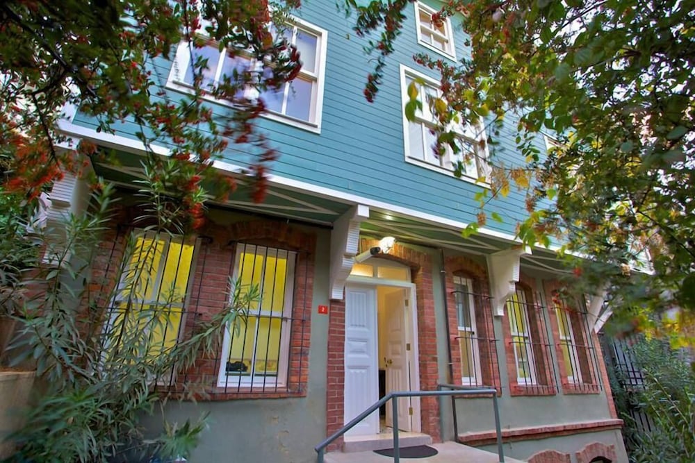 Dreamers B&B 3/50
