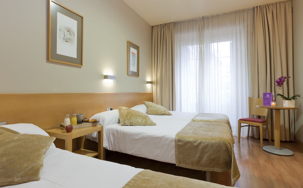 Victoria 4 Hotel 22/68