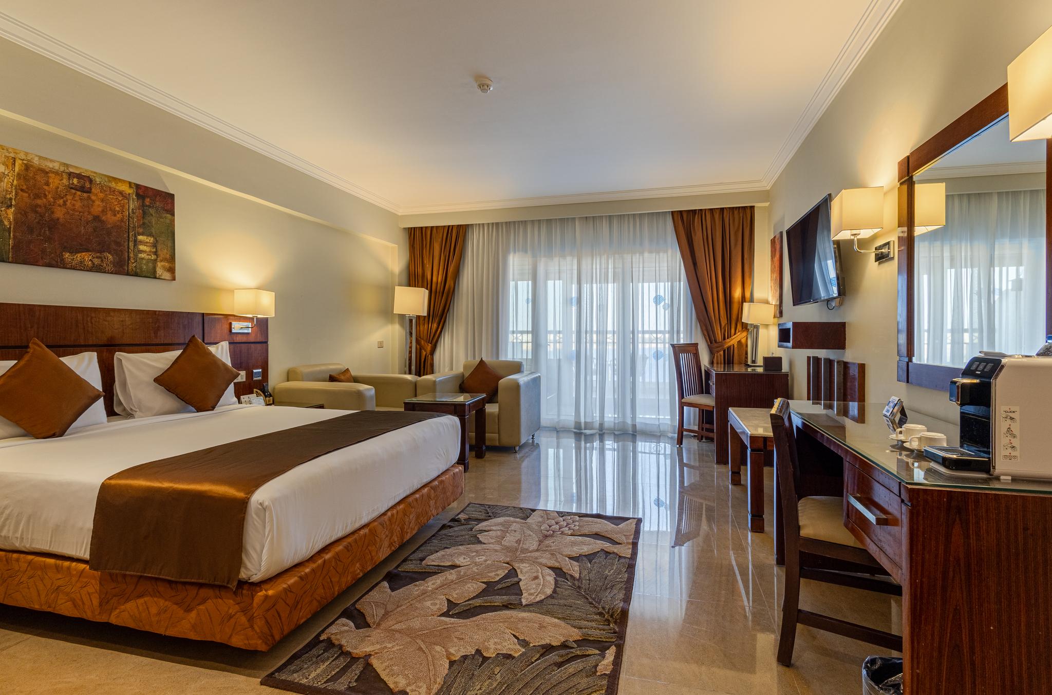 غرفة مفردة بإطلالة على الحديقة