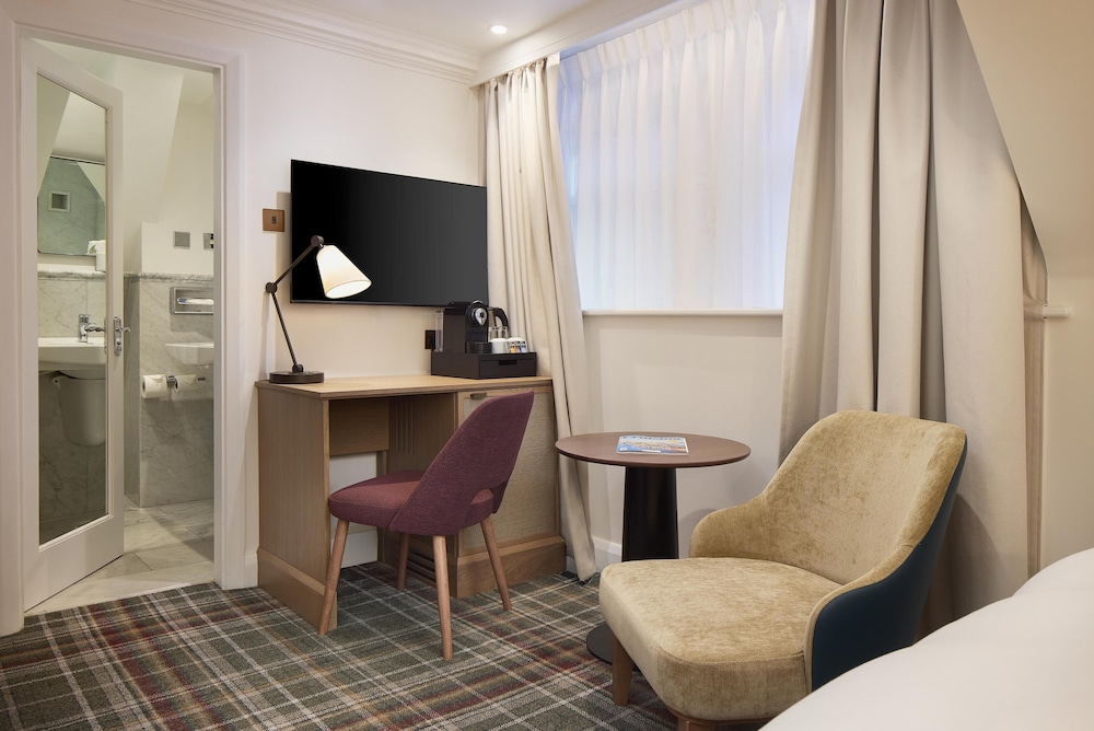 Radisson Blu Hotel, London Tottenham Court Road 43/49