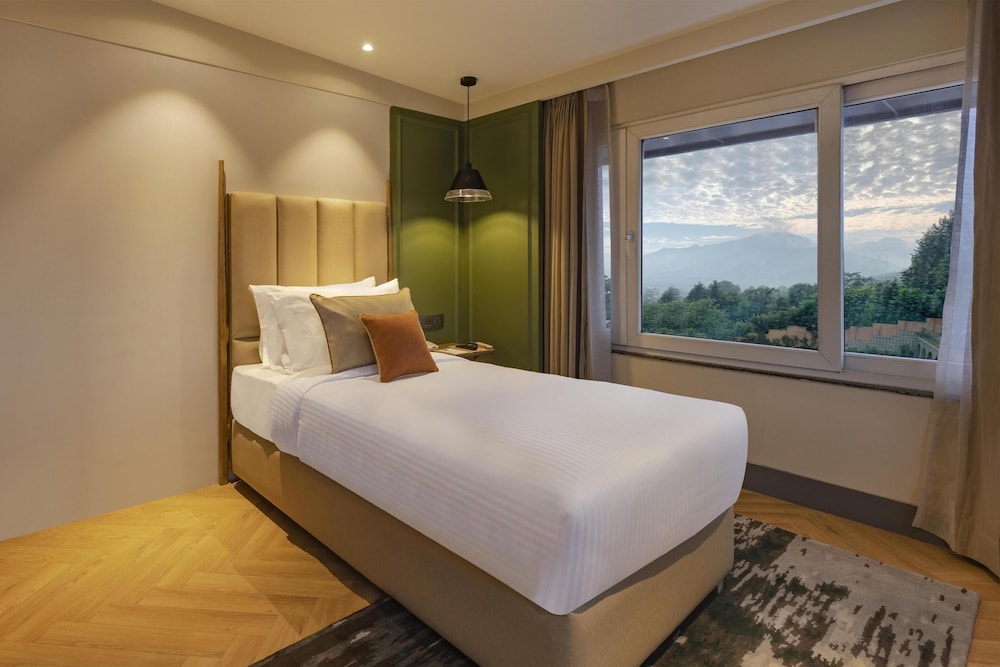 Sarovar Portico Srinagar 33/54