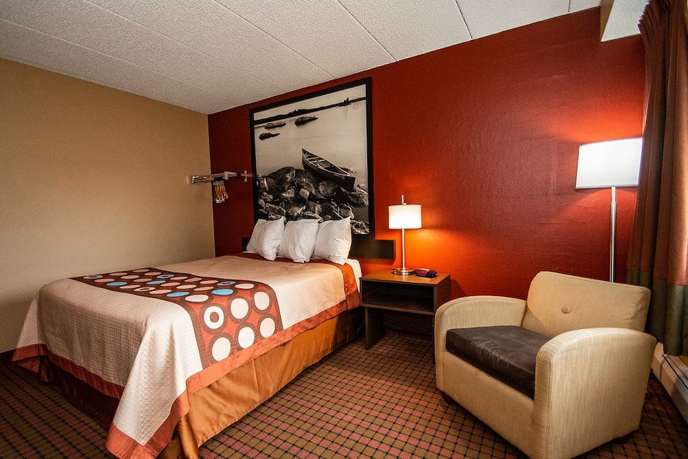 Super 8 by Wyndham Brooklyn Center/MPLS 9/25