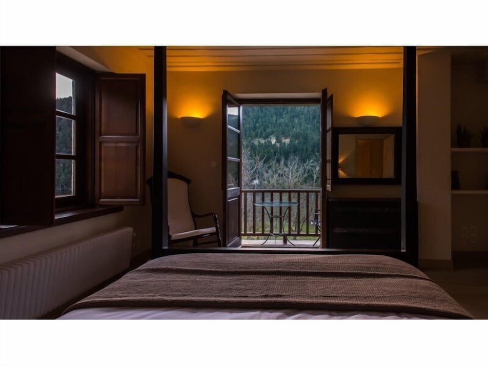 Epoches Luxury Suites 24/50