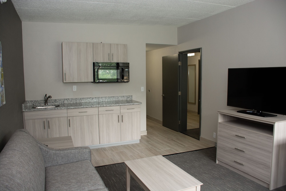 Best Western Plus Clarks Summit Scranton 16/37