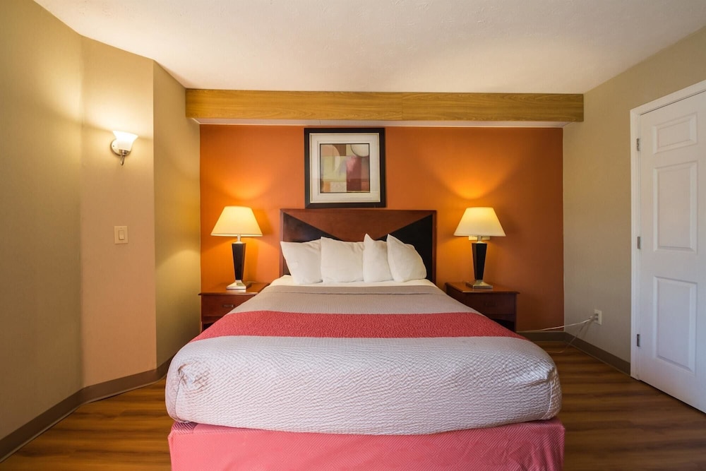 STANDARD, QUEEN BED