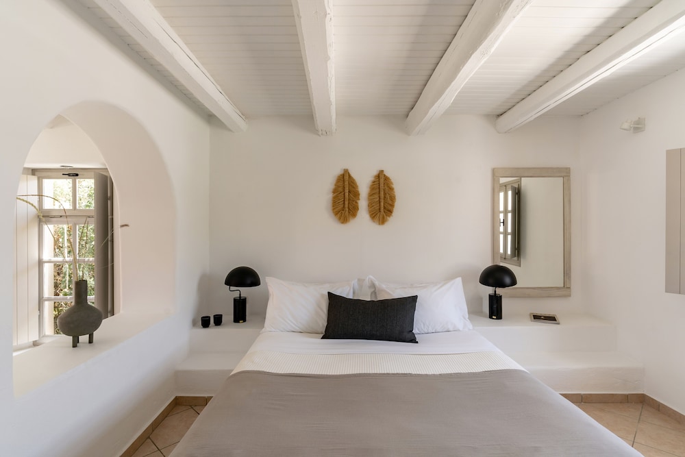 suite, outdoor jetted tub