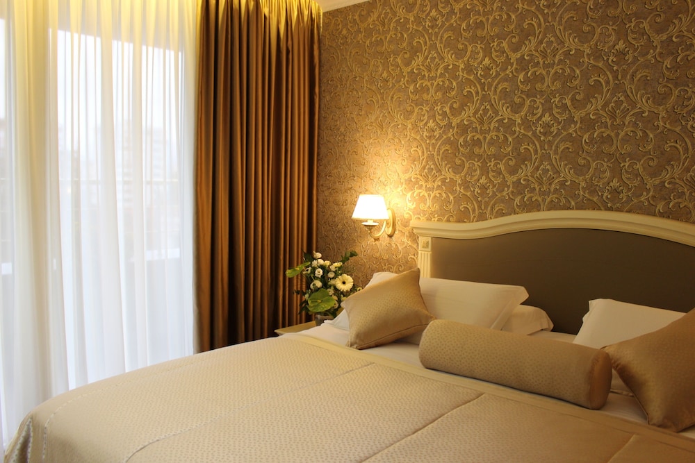 غرفة قياسية بسرير مزدوج، Grand Hotel & Spa Tirana 4/5
