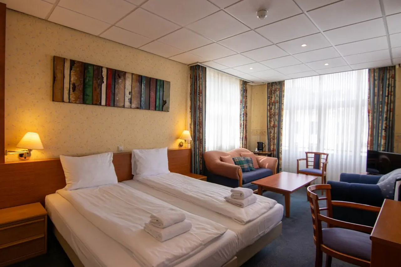 Grand Hotel Monopole 12/15