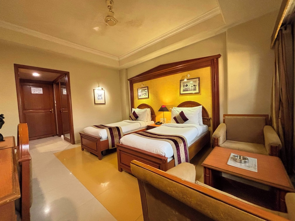 HOTEL PRADEEP 23/55