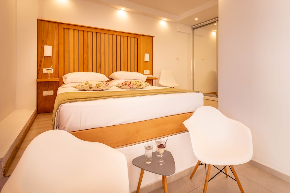 MAR N MAR CROWN SANTORINI HOTEL AND SUITES 14/48