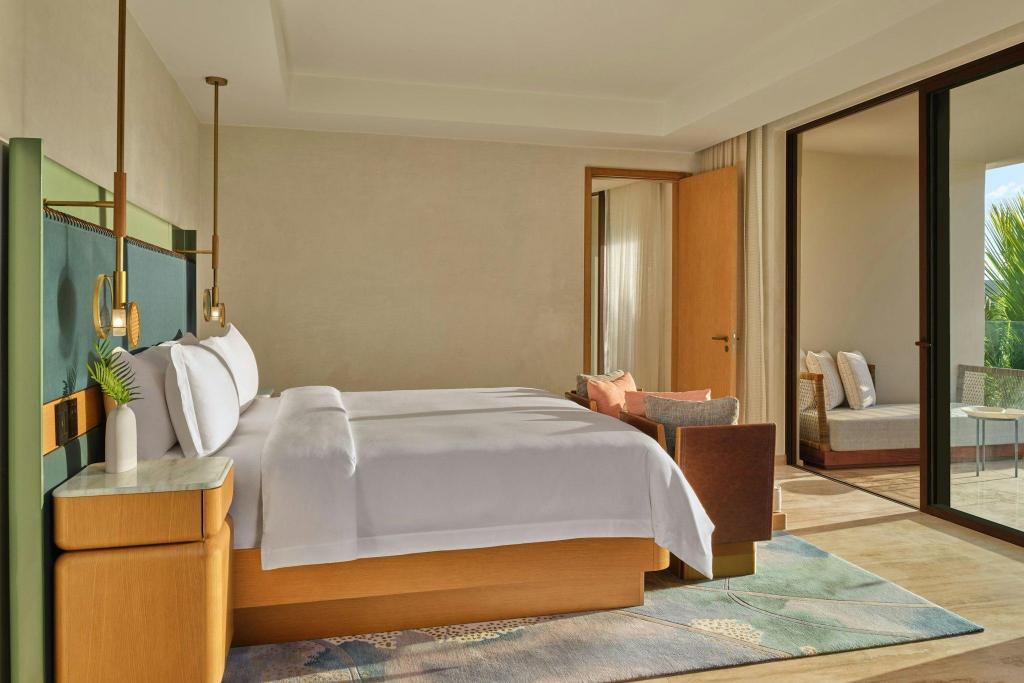 1 Bedroom, Signature, Suite, King Bed, Golf Course View, Balcony, Large