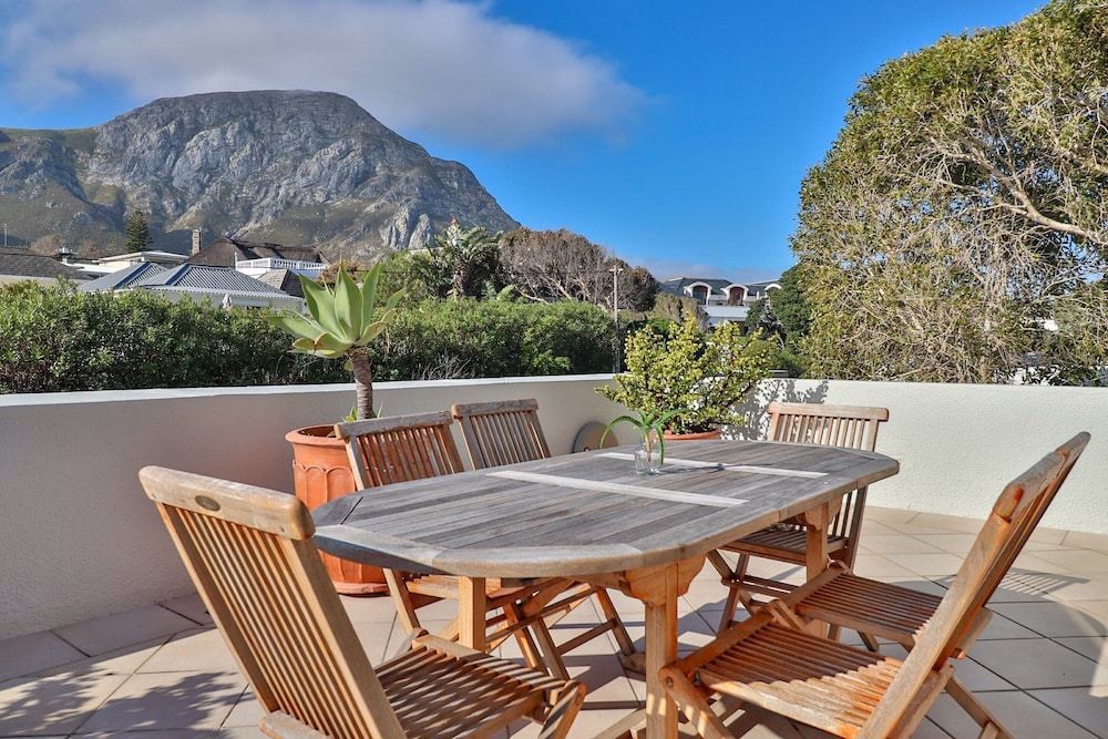 Hermanus Beachfront Lodge 31/43