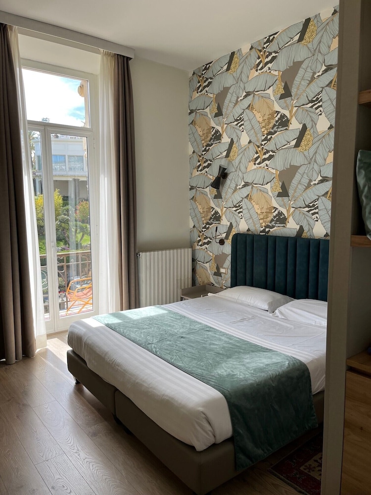1 BEDROOM, COMFORT, TRIPLE, PARTIAL SEA VIEW