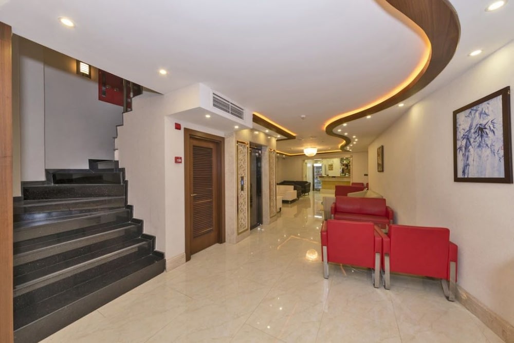 Marcello Hotel 8/65