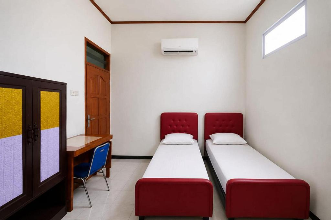 Hotel O Syariah Near UNS Surakarta formerly La Tansa 9/10