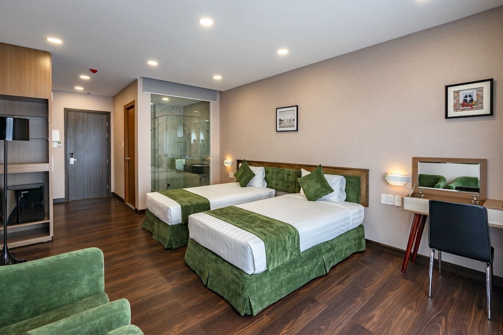 DELUXE, TWIN BEDS, CITY VIEW