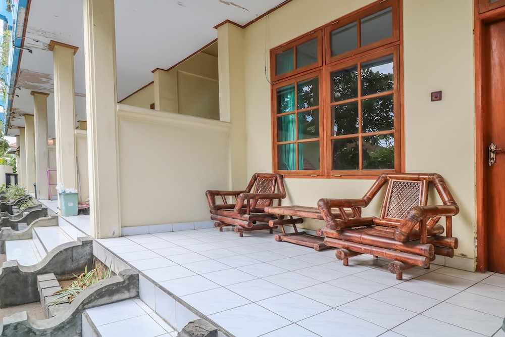 Super OYO 1654 Maha Bharata Kuta Inn 28/31