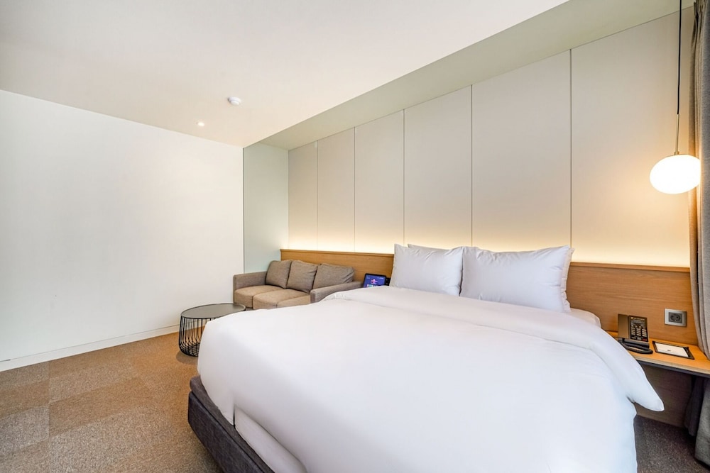 Deluxe, Queen Bed, Light View, Terrace, Bathtub