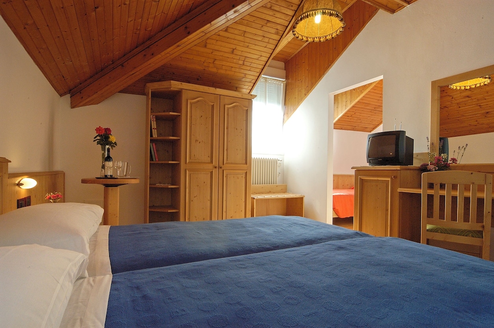 Hotel Karinhall 32/64