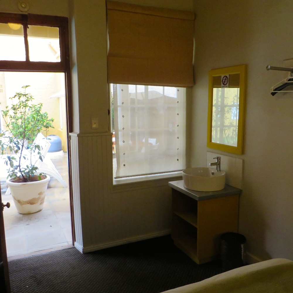 Ashanti Lodge Backpackers Gardens 64/65