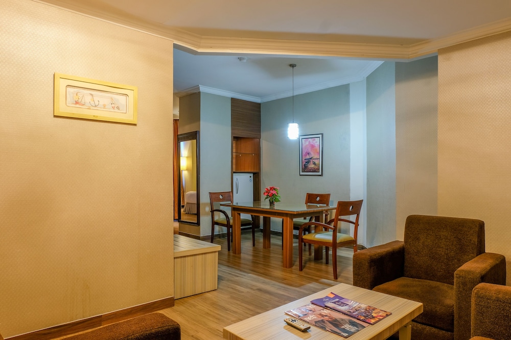 Almadera Hotel D H Quality Plaza Hotel Makassar 28/52